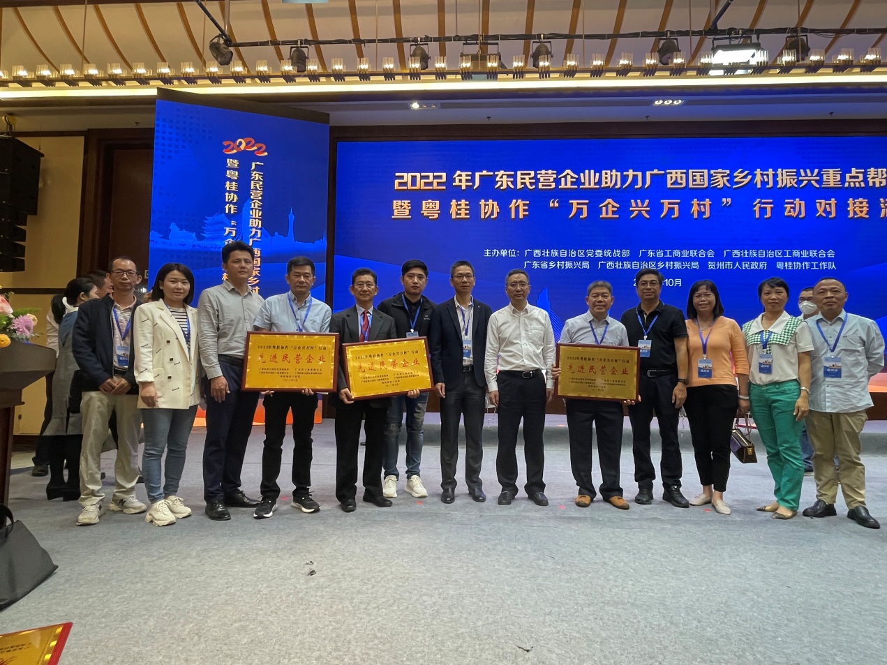 
                市工商联赴广西崇左和贺州推进“万企兴万村”行动